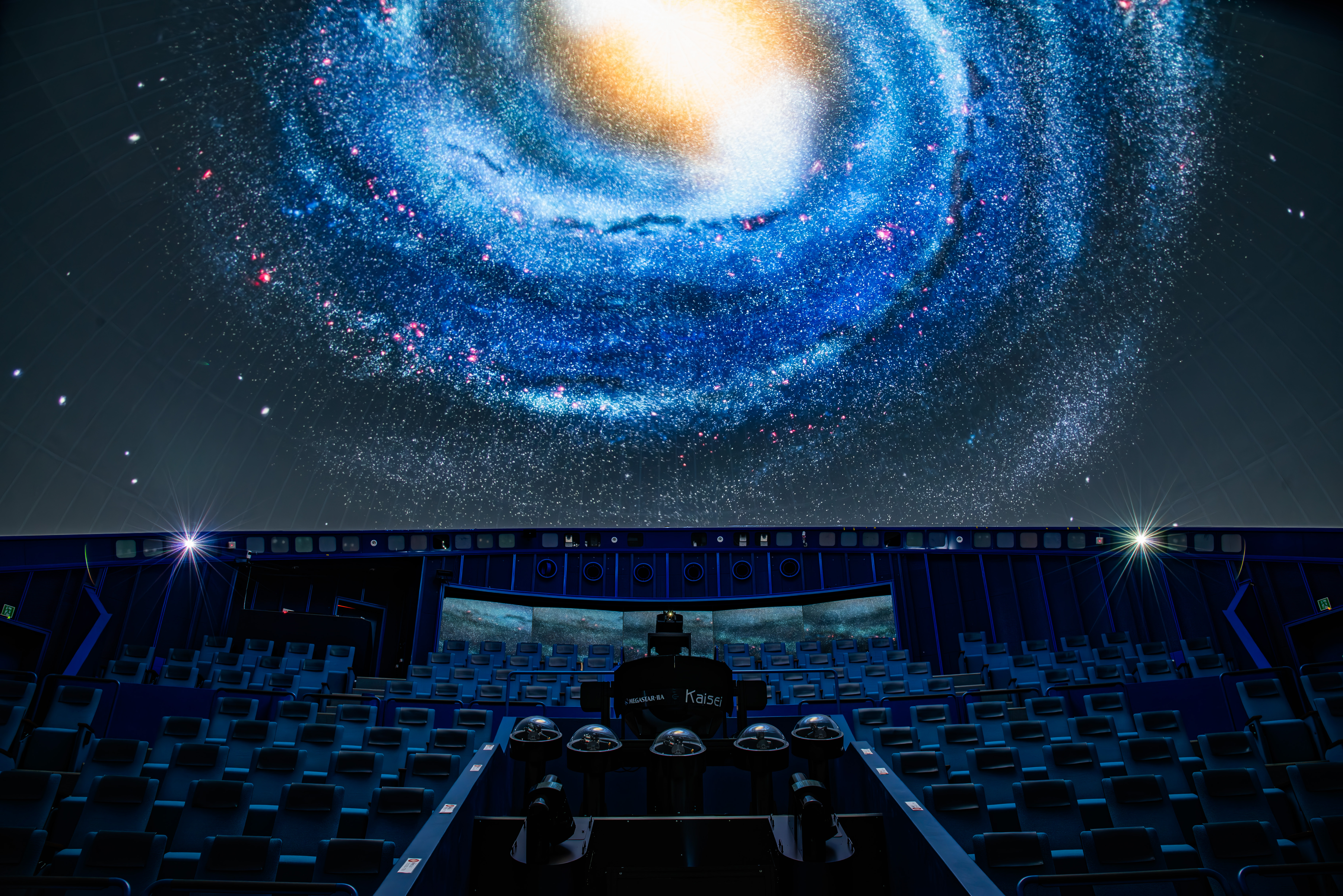 山梨県立科学館にはプラネタリウムがあり様々なプログラムが投影されています（画像提供：山梨県立科学館）