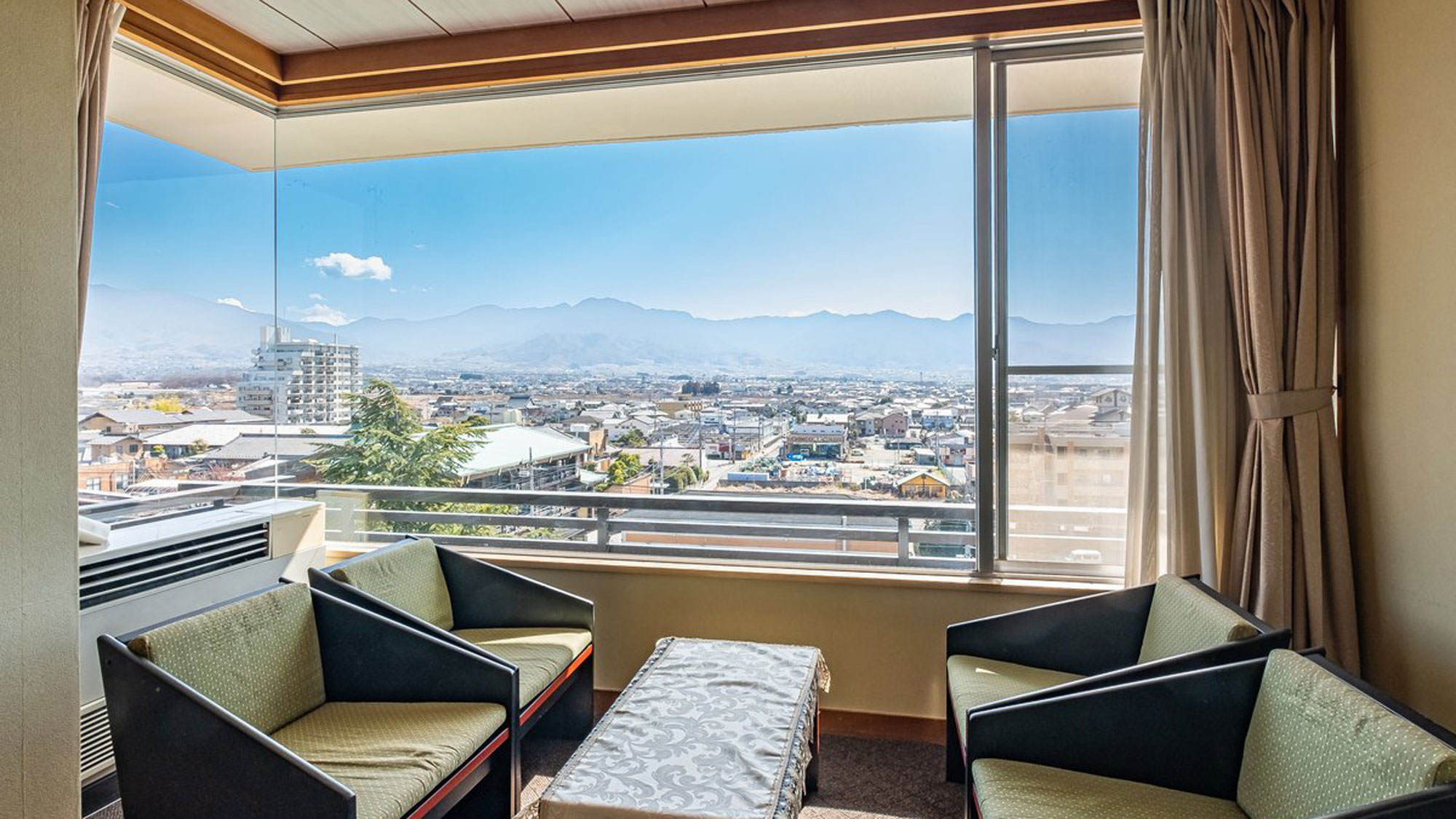 【本館】和洋室（45平米）ツインベッドからの眺め（一例）