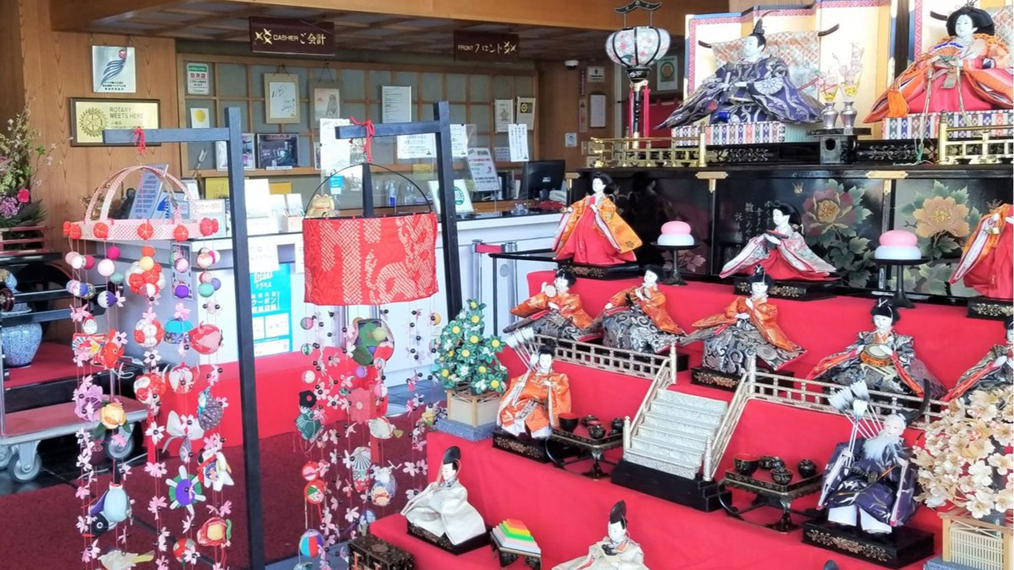 【本館1階】ロビー（ひなまつり）