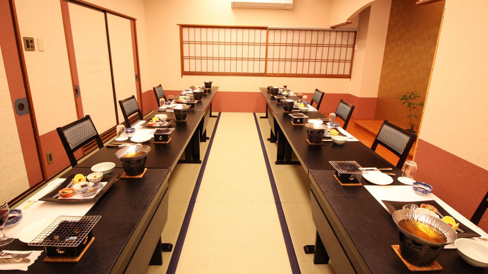 【本館2階　お食事処】（個室会場一例）