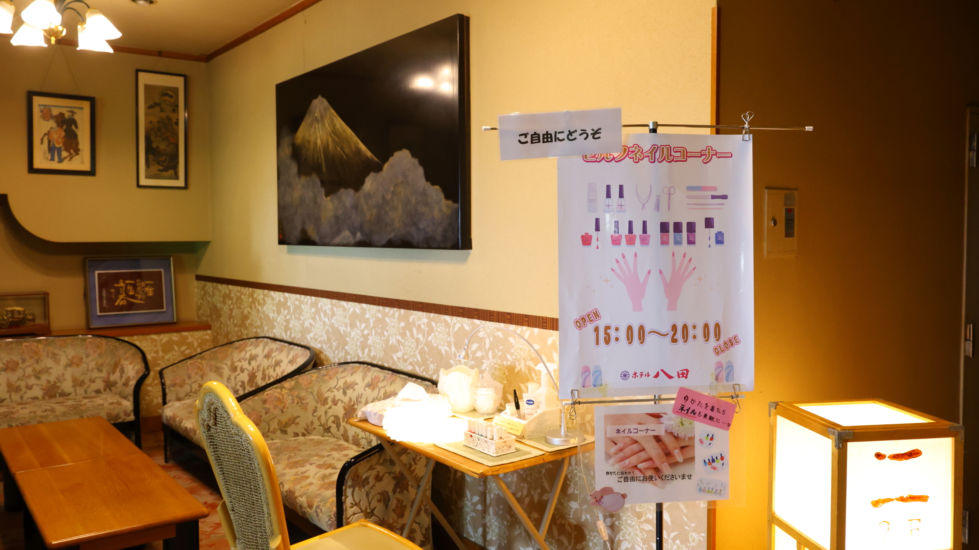 自由にご利用いただける「セルフネイルコーナー」温泉後はネイルも素敵に