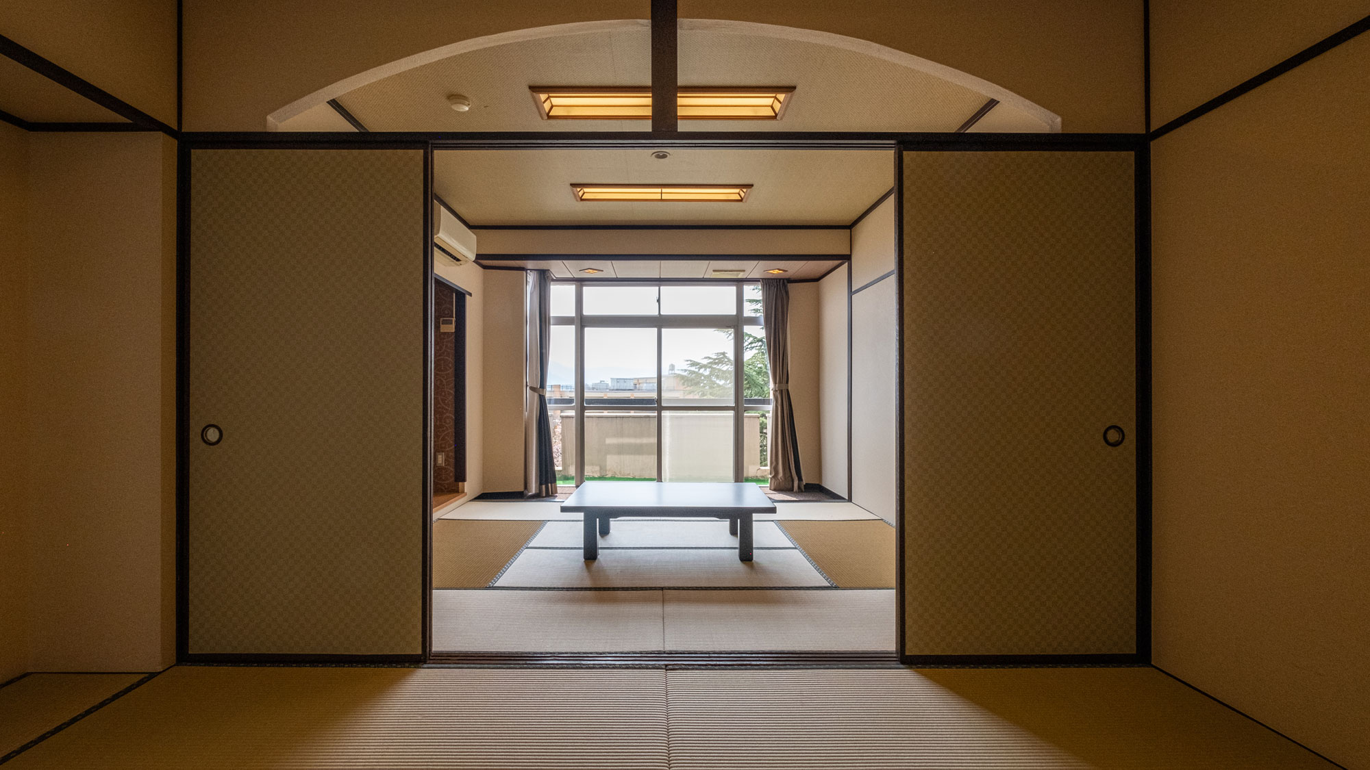 【東館】二間以上 5名以上のグループ・ご家族に（一例）