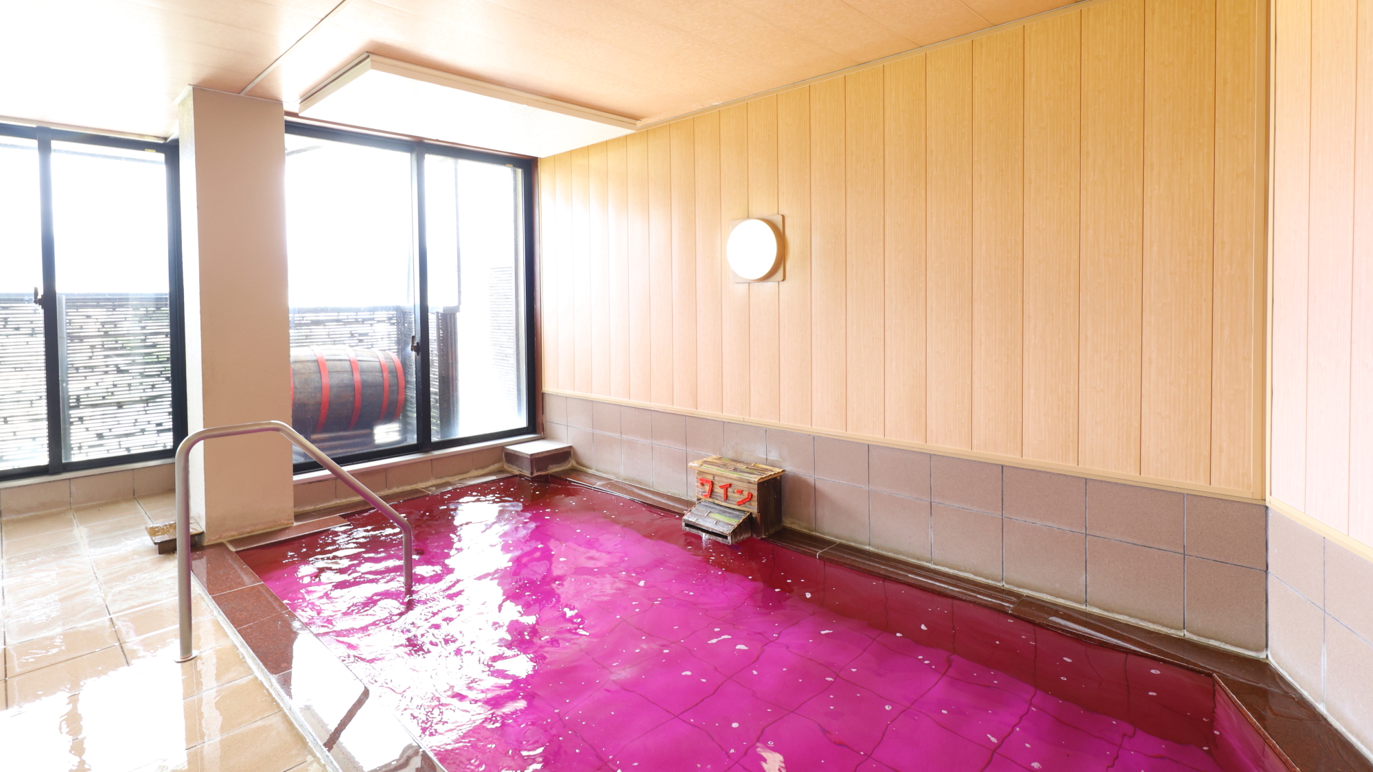 【本館7階展望ワイン風呂】（男性用）/貸切ワイン風呂