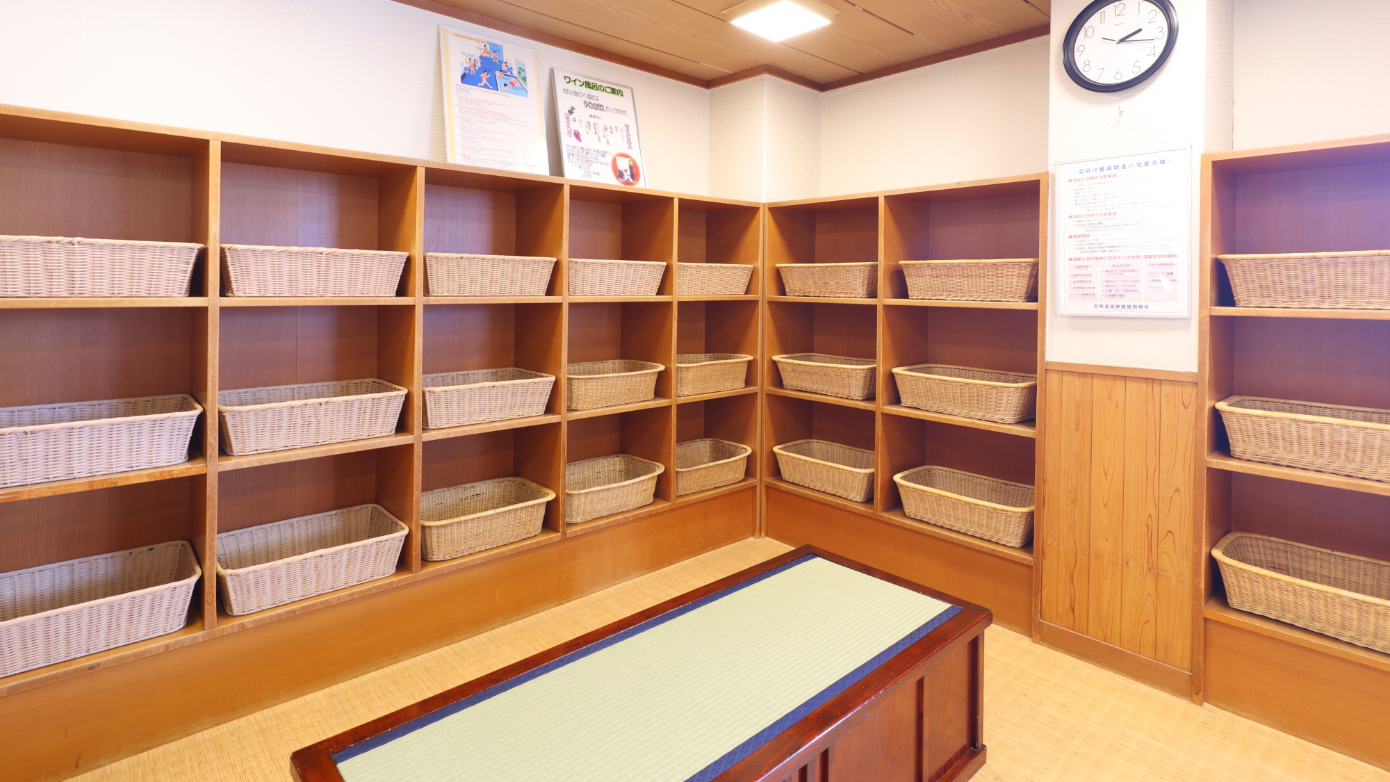 【本館7階/展望ワイン風呂】男性用脱衣所