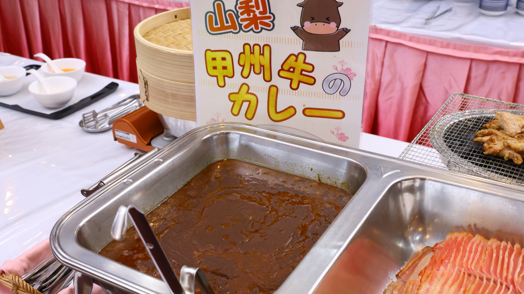 【ご朝食】バイキングイメージ　山梨特産の甲州牛のカレーのご用意もございます