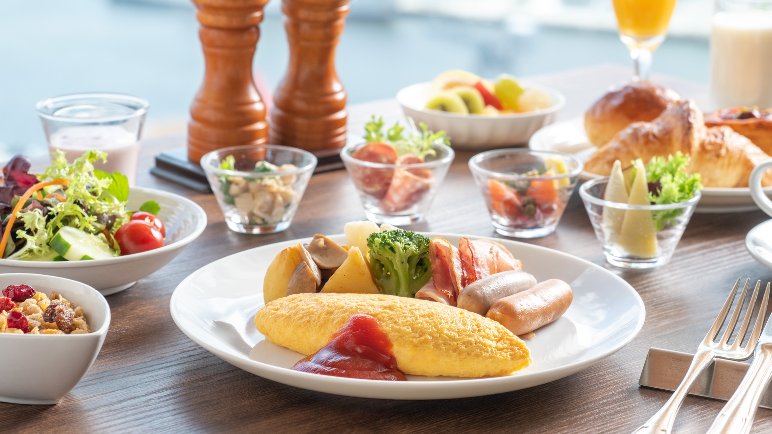 【ディナー17:00】横浜港ビューのレストラン「オーシャンテラス」ブッフェディナー付（夕朝食付）