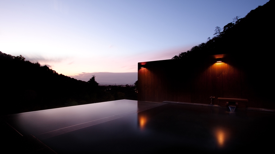 絶景の屋上貸切露天風呂「星空の湯」のイメージ♪会津若松市の夜景や星空が満喫出来ます♪