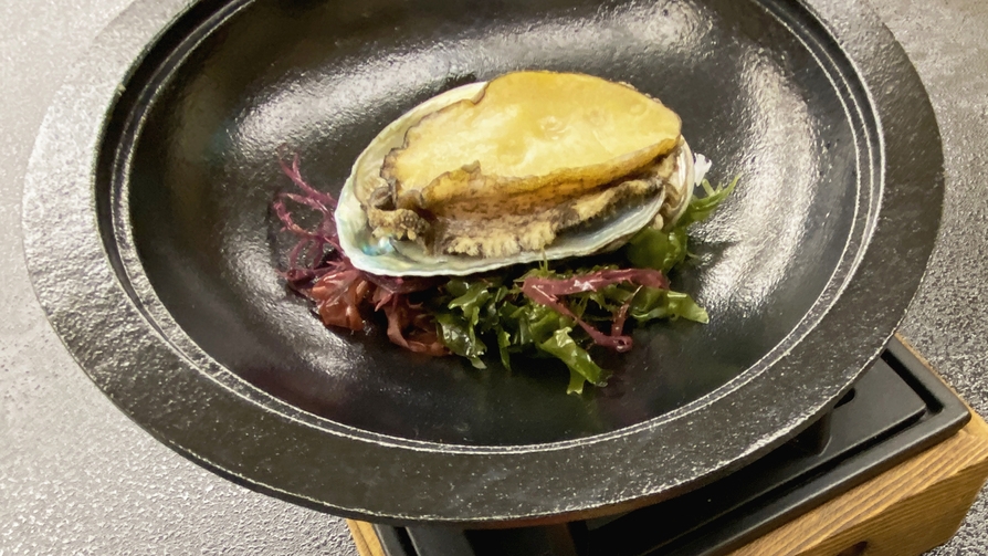 【蝦夷鮑の陶板焼き付】四季の移ろいを悠々と味わえる上品な会席≪夢の里膳≫（4月〜9月）