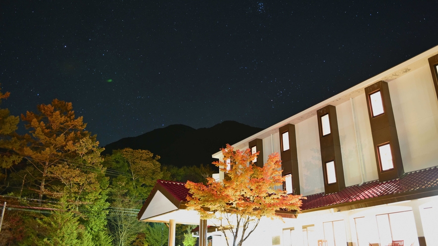 ◆秋色のホテルと昇る冬の星座