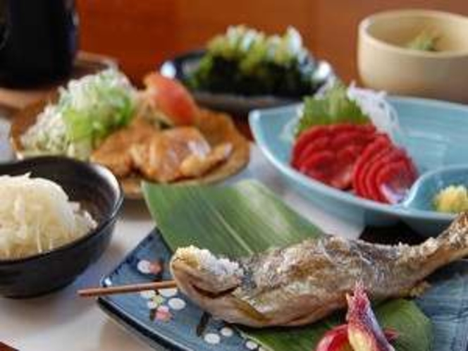 川魚の塩焼きや野沢の郷土料理、旬の素材を使ったおもてなし料理が好評です