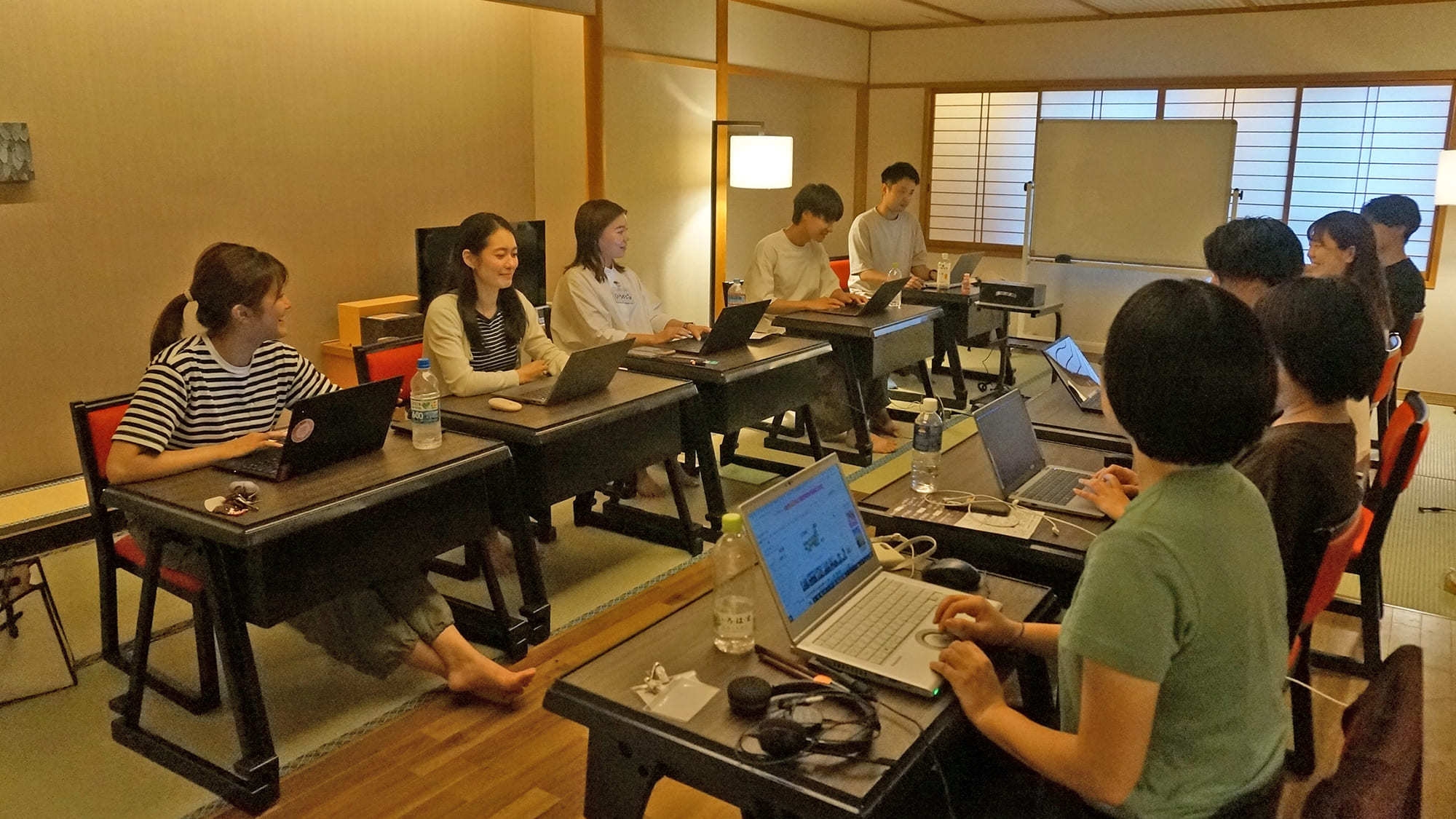 《温泉会議》いつもと違う会場で！温泉で和気あいあい！美味しいブッフェで語り合い！濃密で実のある研修に