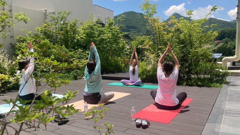 朝ヨガで爽やかな朝を迎えませんか♪カラダ目覚める、やさしい朝ヨガ体験で疲れた心と体をリフレッシュ♪