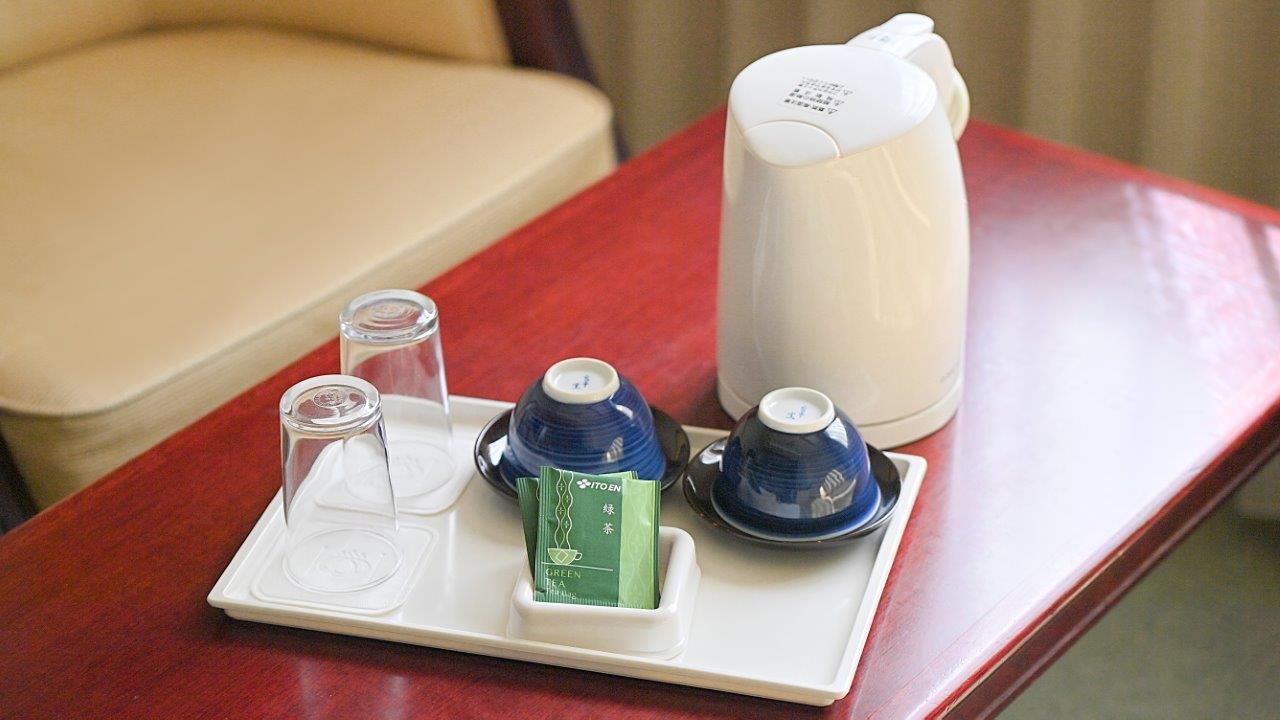 各部屋に湯沸かしポット・お茶セットをご用意しております