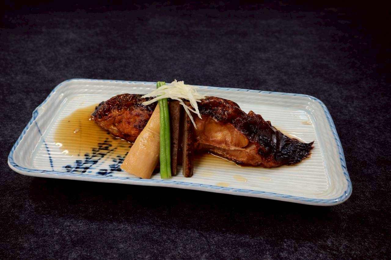 海鮮会席　煮物一例