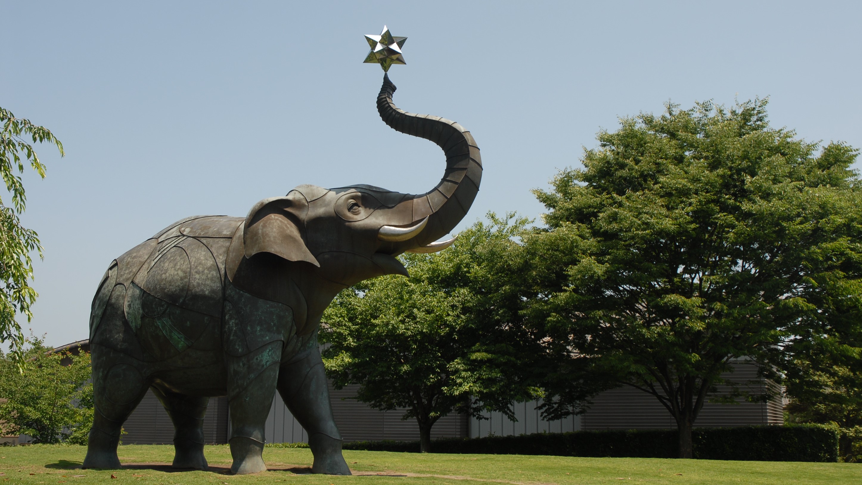象「遊星散歩」　画像提供：大分市美術館