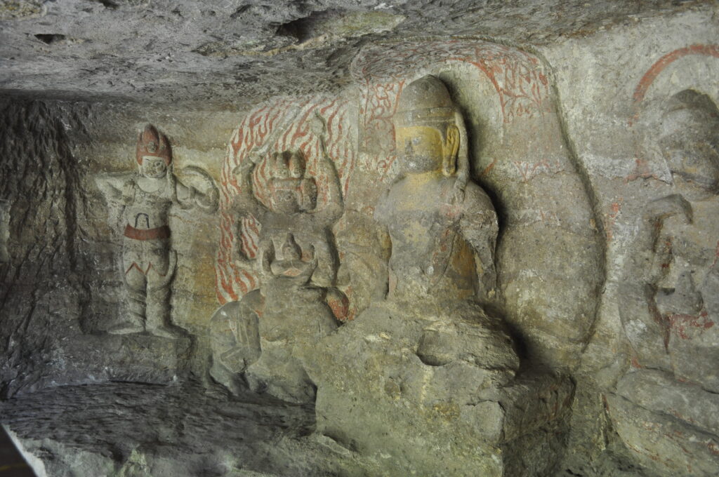 高瀬石仏　画像提供：歴史資料館