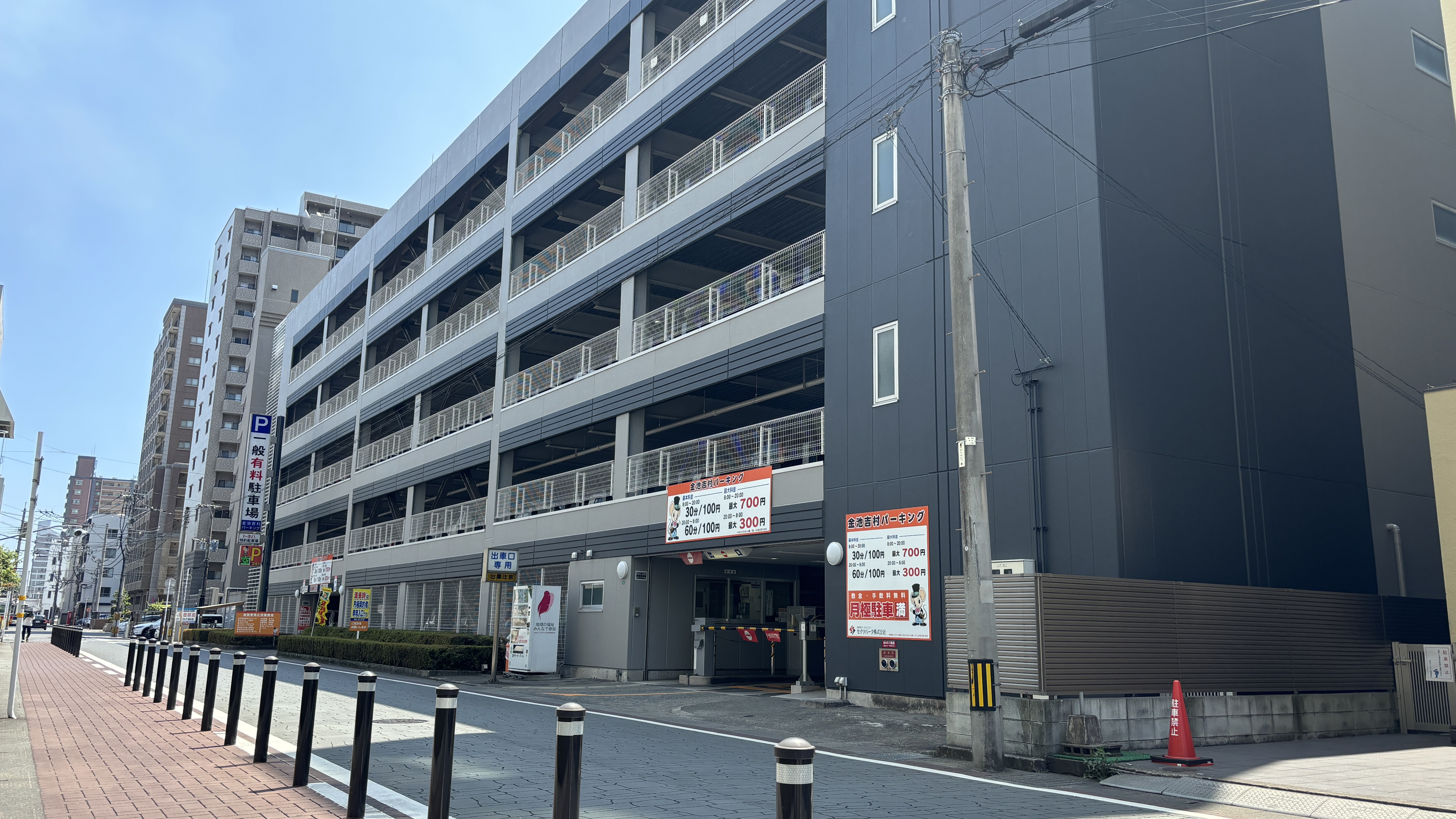 契約駐車場　吉村モータープール　撮影：GR