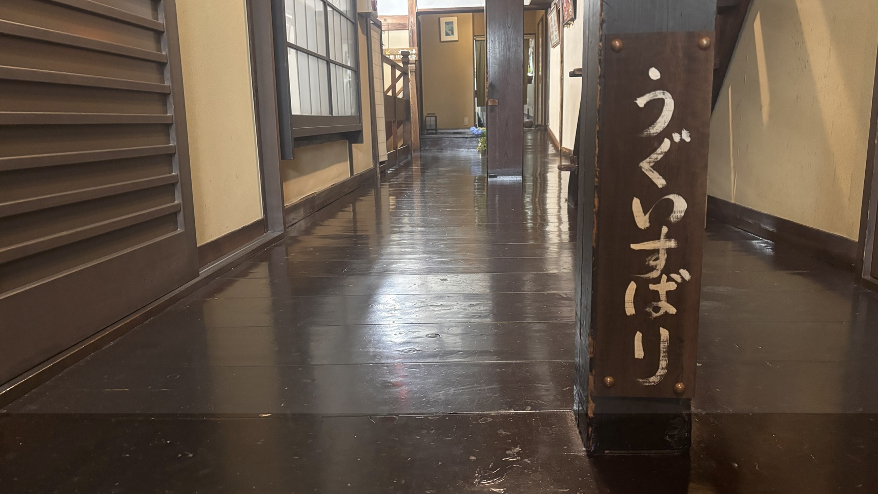 2階8畳間前！うぐいすばりの廊下