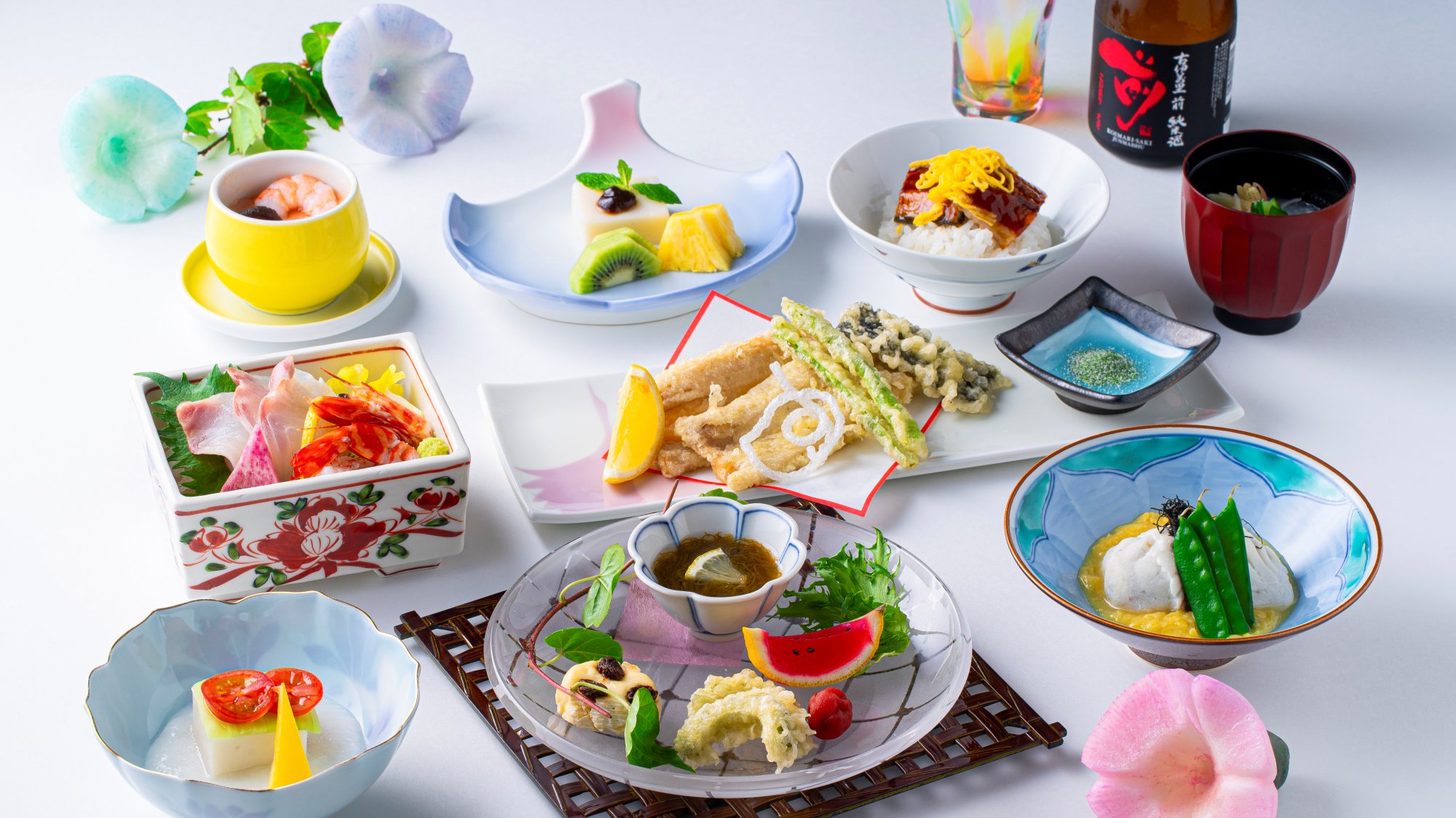 日本料理　楠：盛夏・楠会席／夏味覚の前菜や鯛や穴子など全8品の会席料理。目と舌で新鮮な季節の旬をお召上がりいただけます。