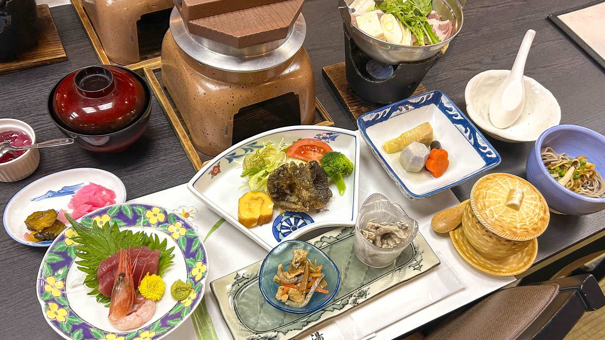 【60歳以上の方★シニアデー】2泊5食★2日目の昼食付き！上げ膳据え膳の2泊3日の温泉旅