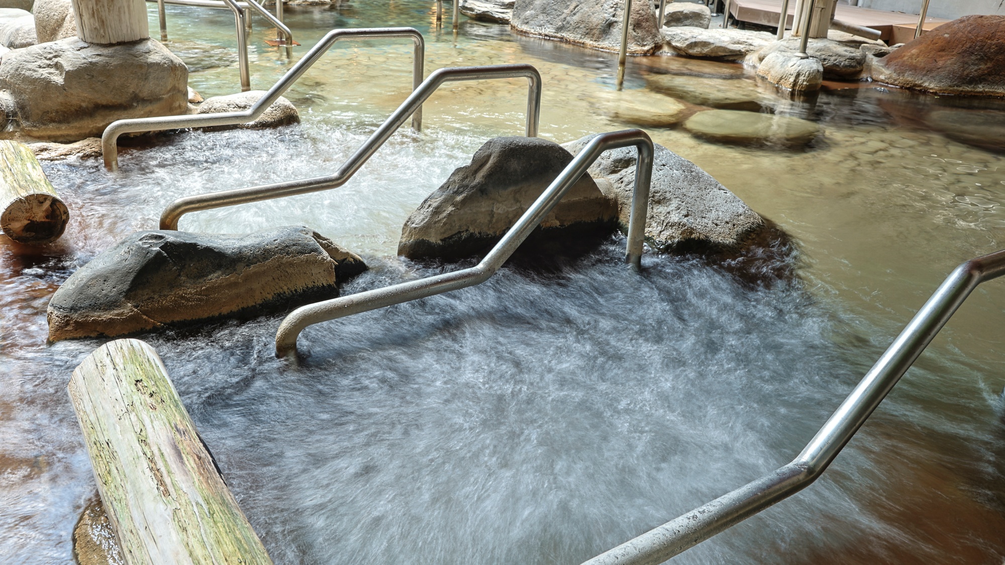 【左の湯】寝湯(ねゆ)