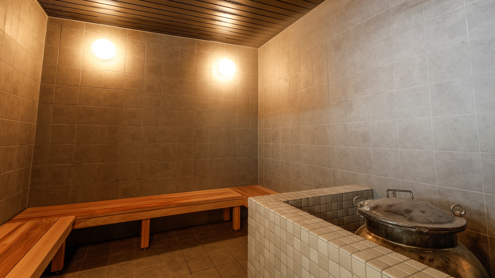 【左の湯】ラジウム蒸気風呂