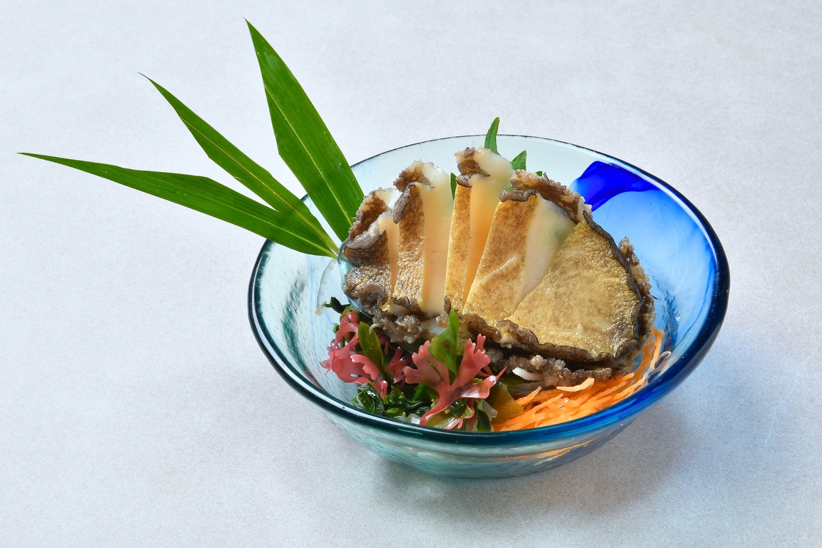 【大人に蒸し鮑付き】夕食は海鮮網焼きと旬菜バイキング＆アルコール飲み放題付き！