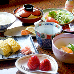 【朝食一例】お客様からもご好評をいただいているボリューム満点の和朝食♪