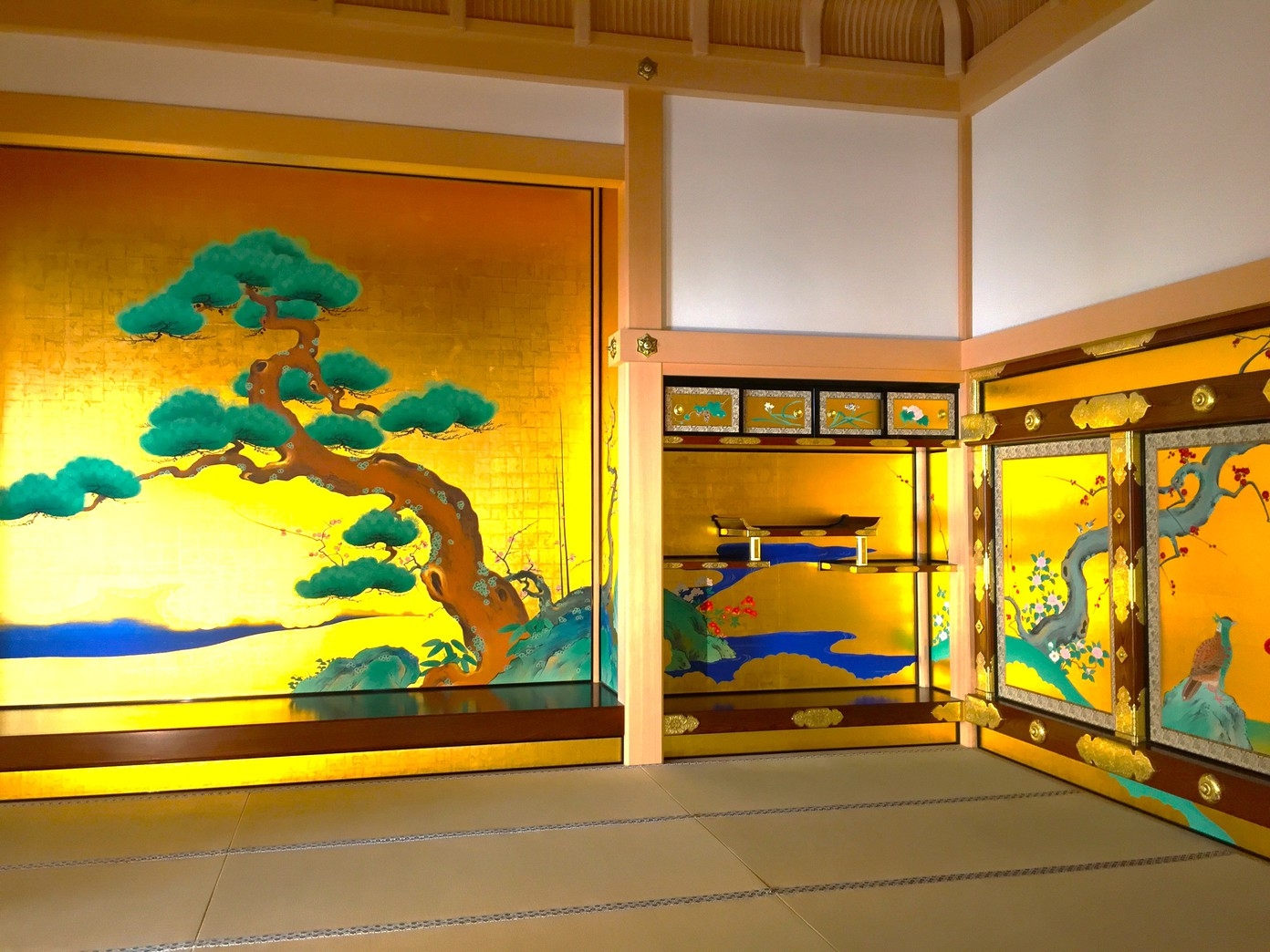 “金鯱”煌く名古屋城へ、いざ参らん「復元された本丸御殿を是非ご覧ください。」