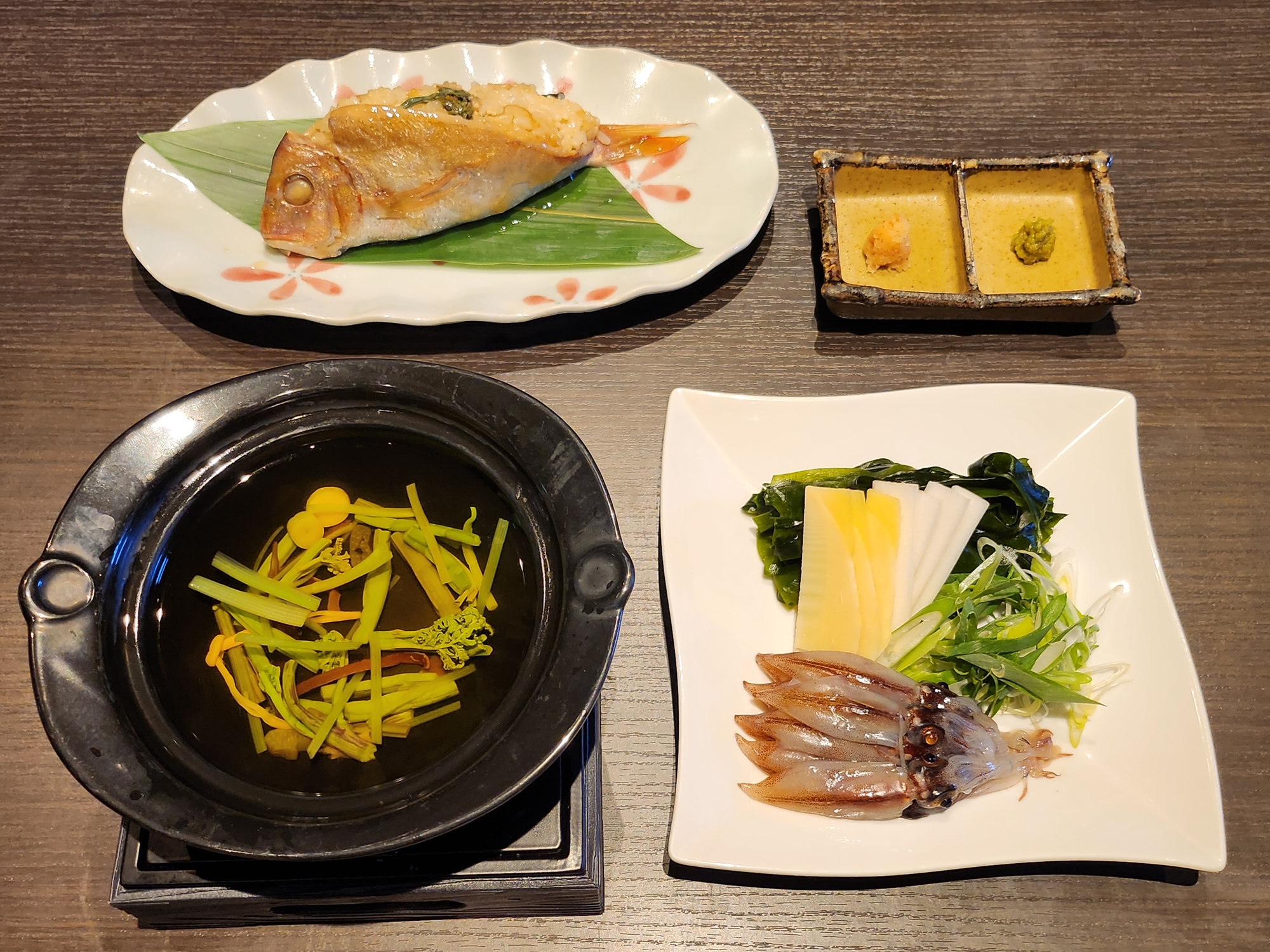 春の特別献立　「蛍烏賊のしゃぶしゃぶ」と「小鯛の山菜姿蒸し」