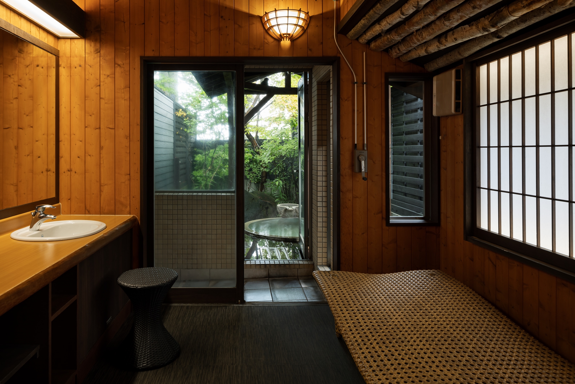 貸し切り風呂　石楠花脱衣場