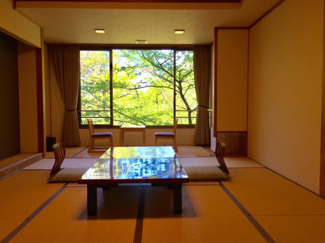 【夕食はゆったりとお部屋食】リピーター様にも好評の飛騨牛陶板焼がメインの旬の素材のご夕食 ♪