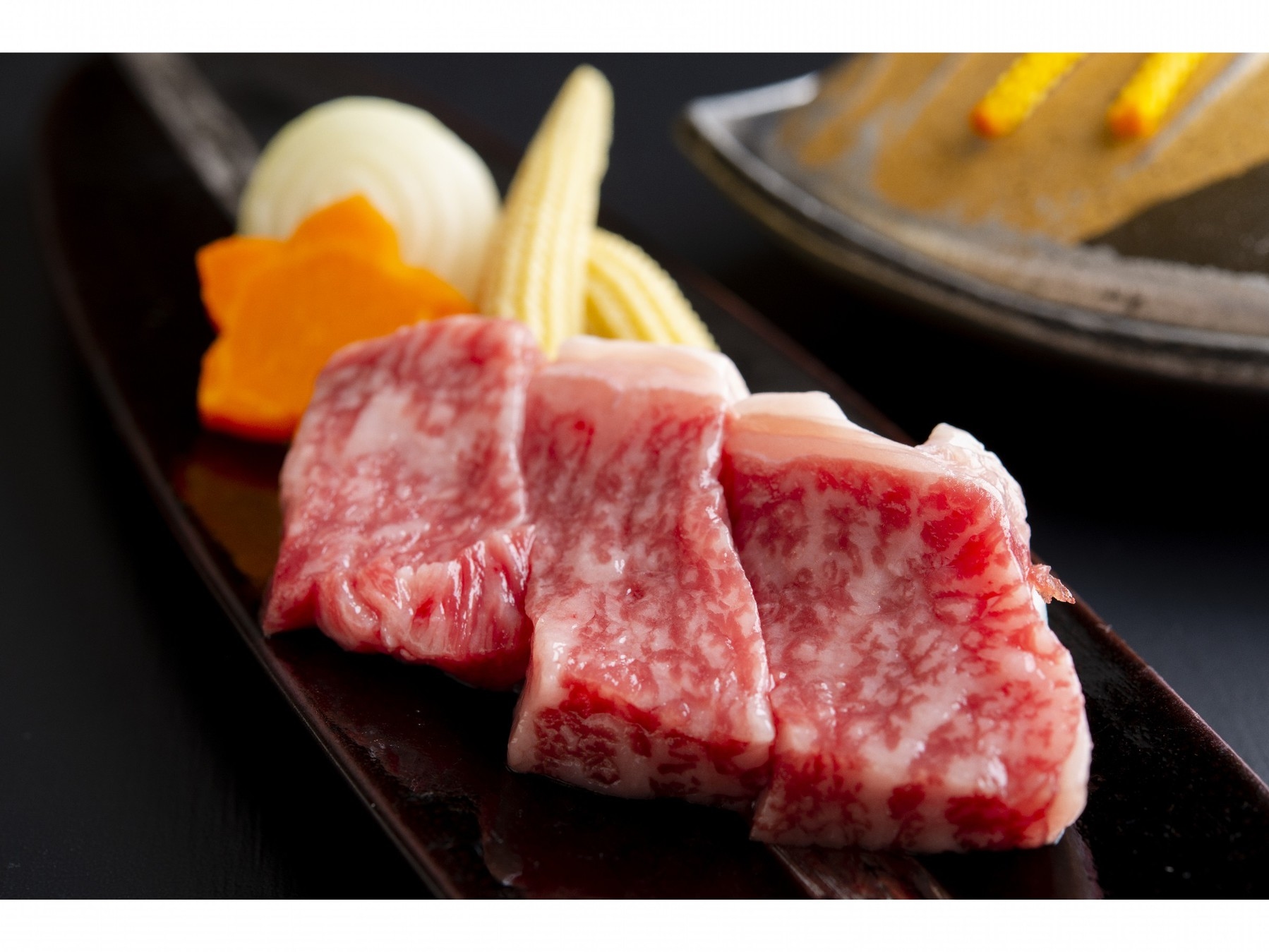 オリジナル牛鍋と飛騨牛陶板焼きのついたスタンダードプラン　おいしい牛肉の食べ比べ！夕食はダイニング