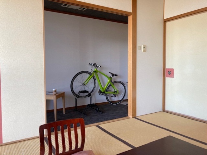 自転車２台収容可能な和室１２畳　リバービュー