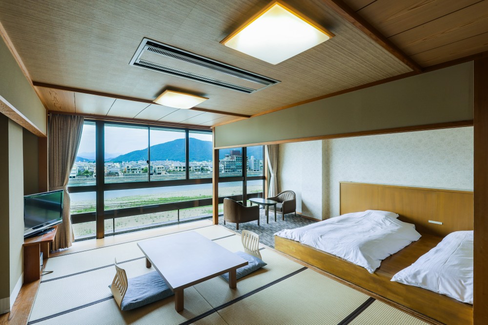 リバービュー和洋室　12畳+ツイン（ローベッド）