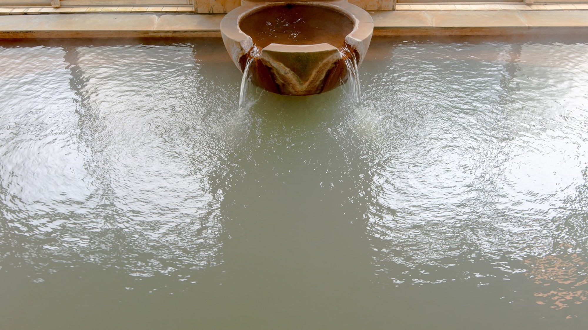 *【大浴場】黄金湯。湯治湯として親しまれてきた妙見温泉をご堪能下さい。