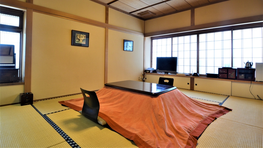 ゆったり和室１０畳『芦名の間』は、コンパクトながらも癒される空間。