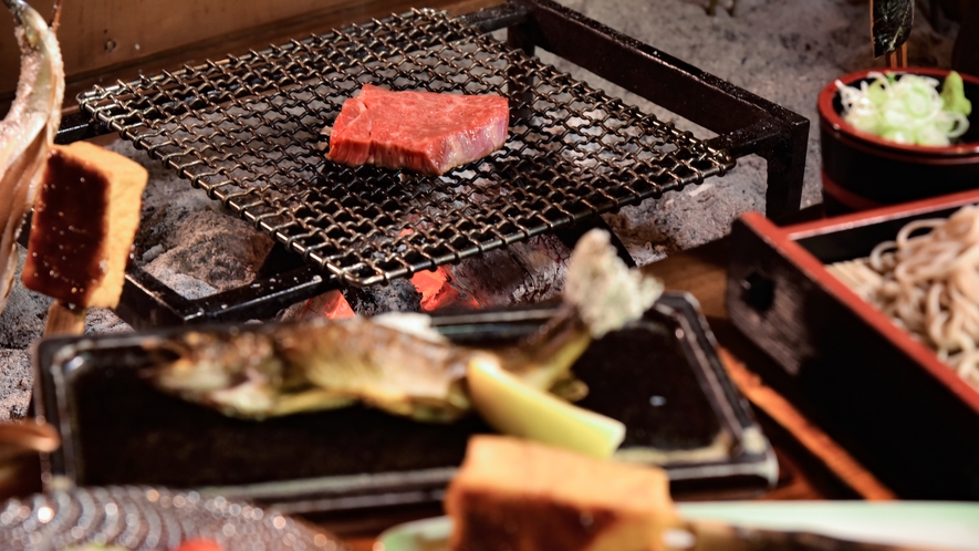 囲炉裏で燻した極上の会津牛ステーキ