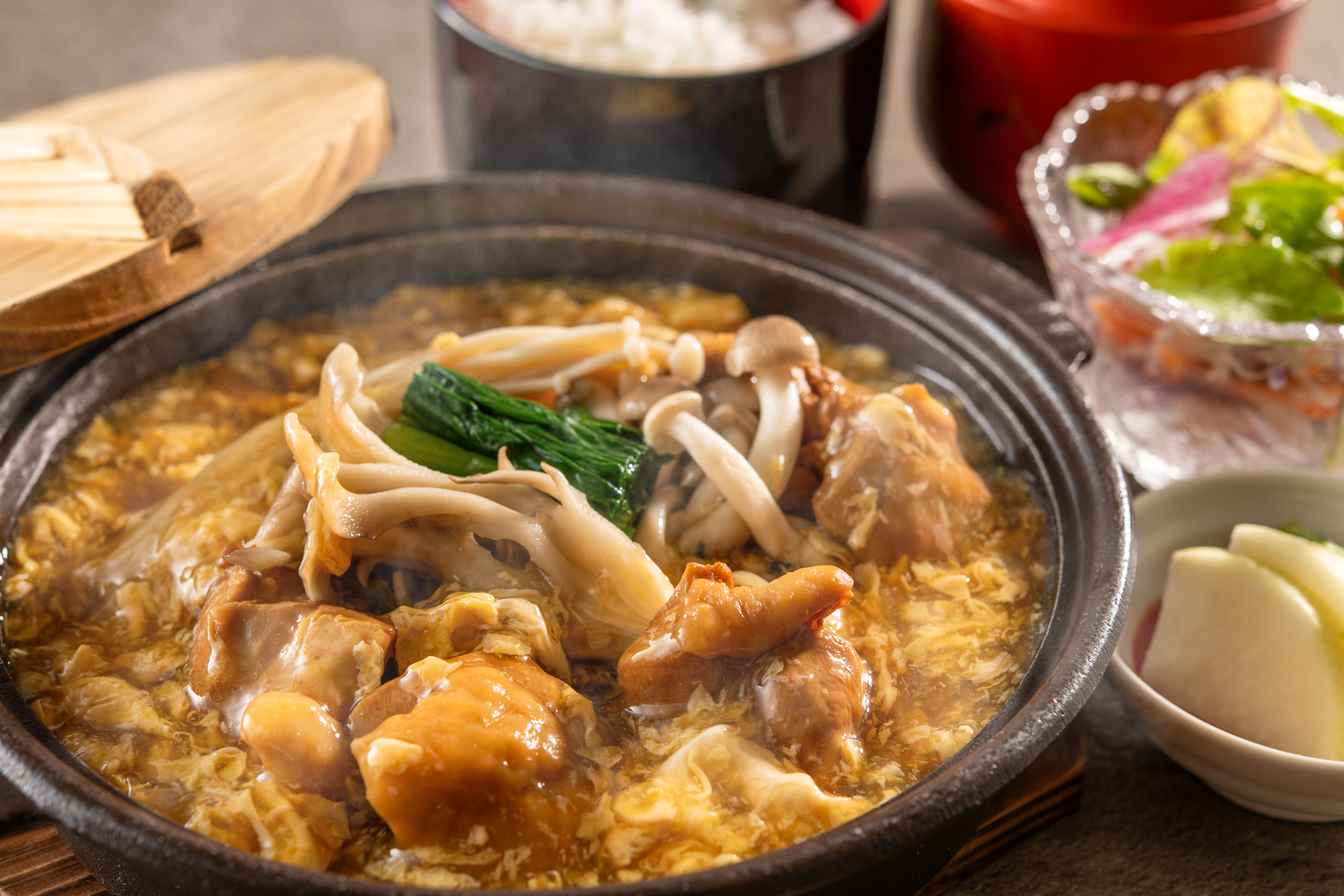 〈割烹みなと〉★秋の平日限定★　薫り豊か茸の親子丼御膳