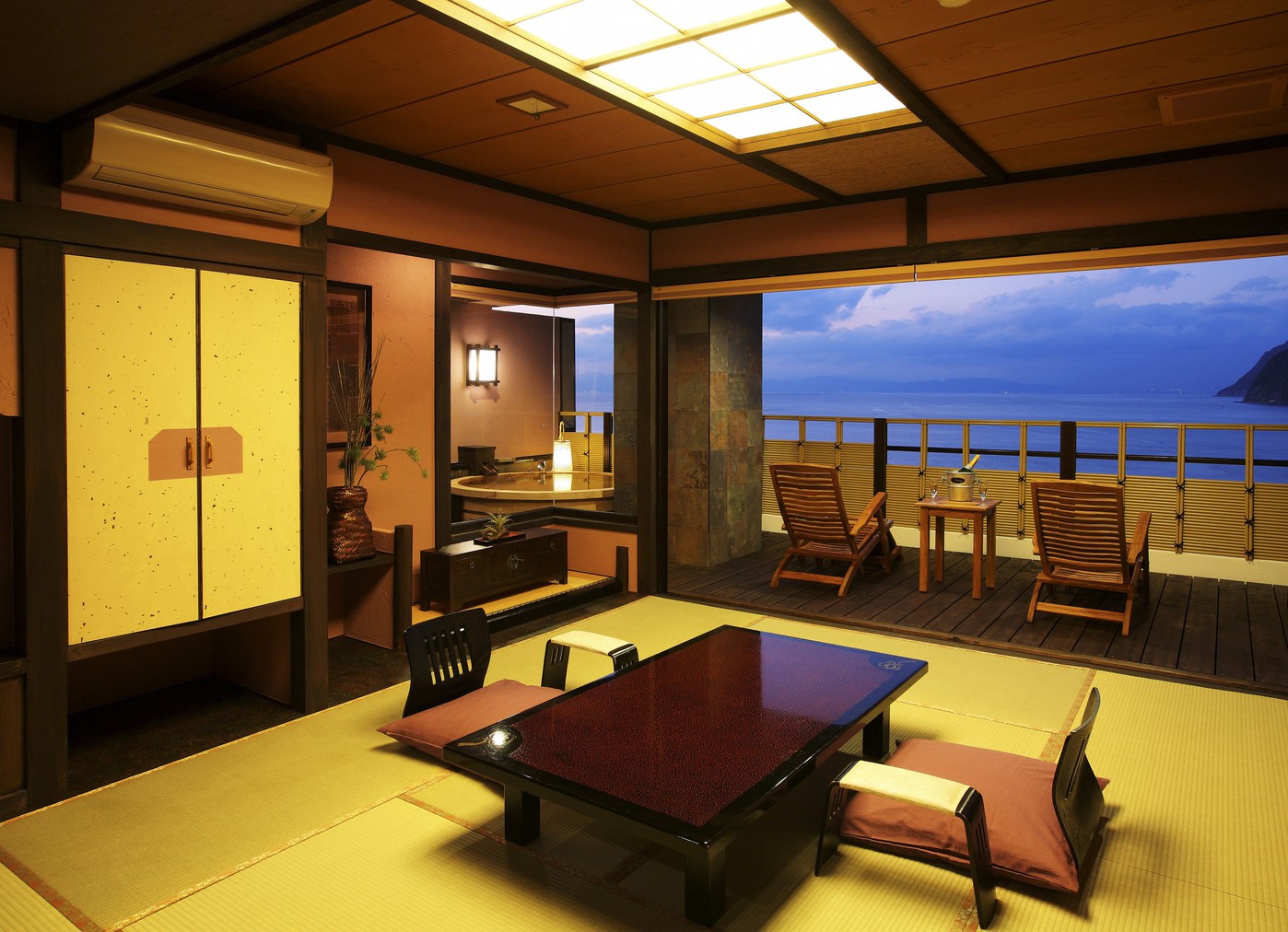 駿河湾を望む絶景の露天風呂付「最上階・贅の和洋室」