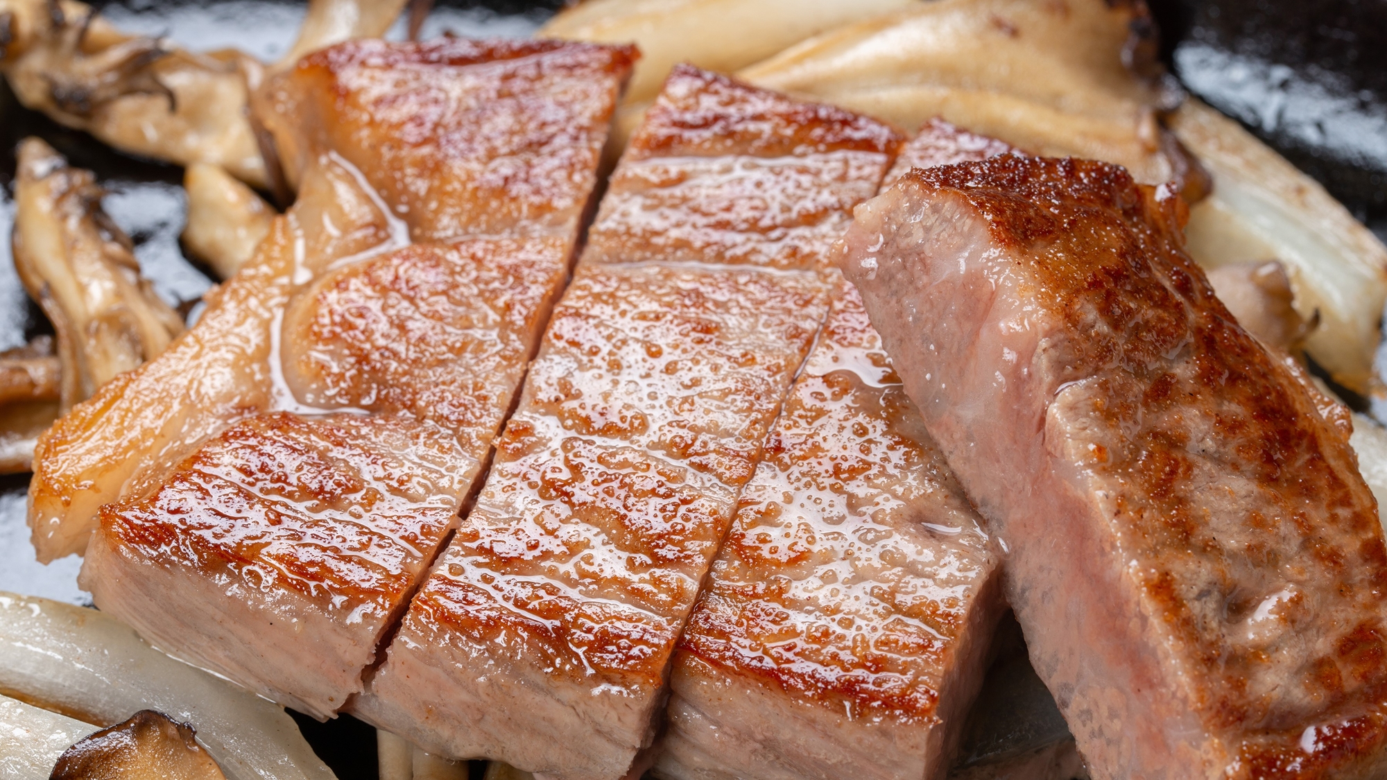 *夕食一例/分厚くカットされ、口の中で肉汁があふれ出す最上級ランクのお肉を是非ご賞味ください。