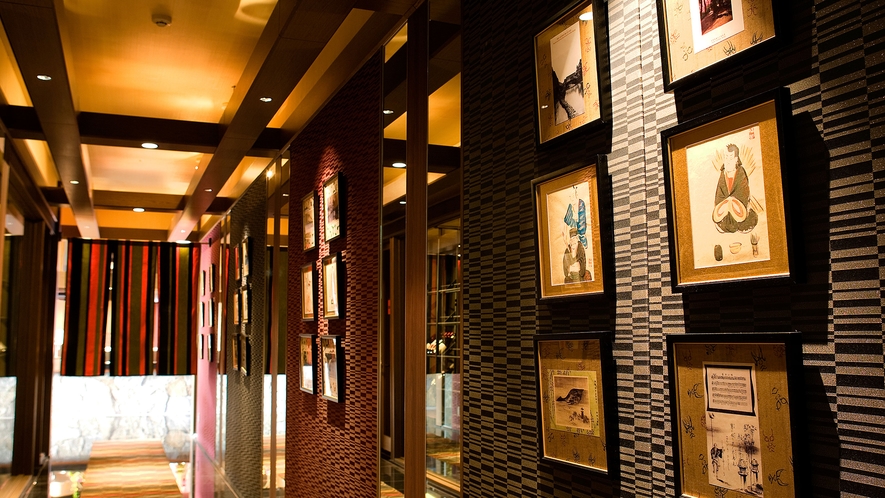 【レストランゐきり】入口の通路は歌舞伎の花道をイメージした和モダン調の設え