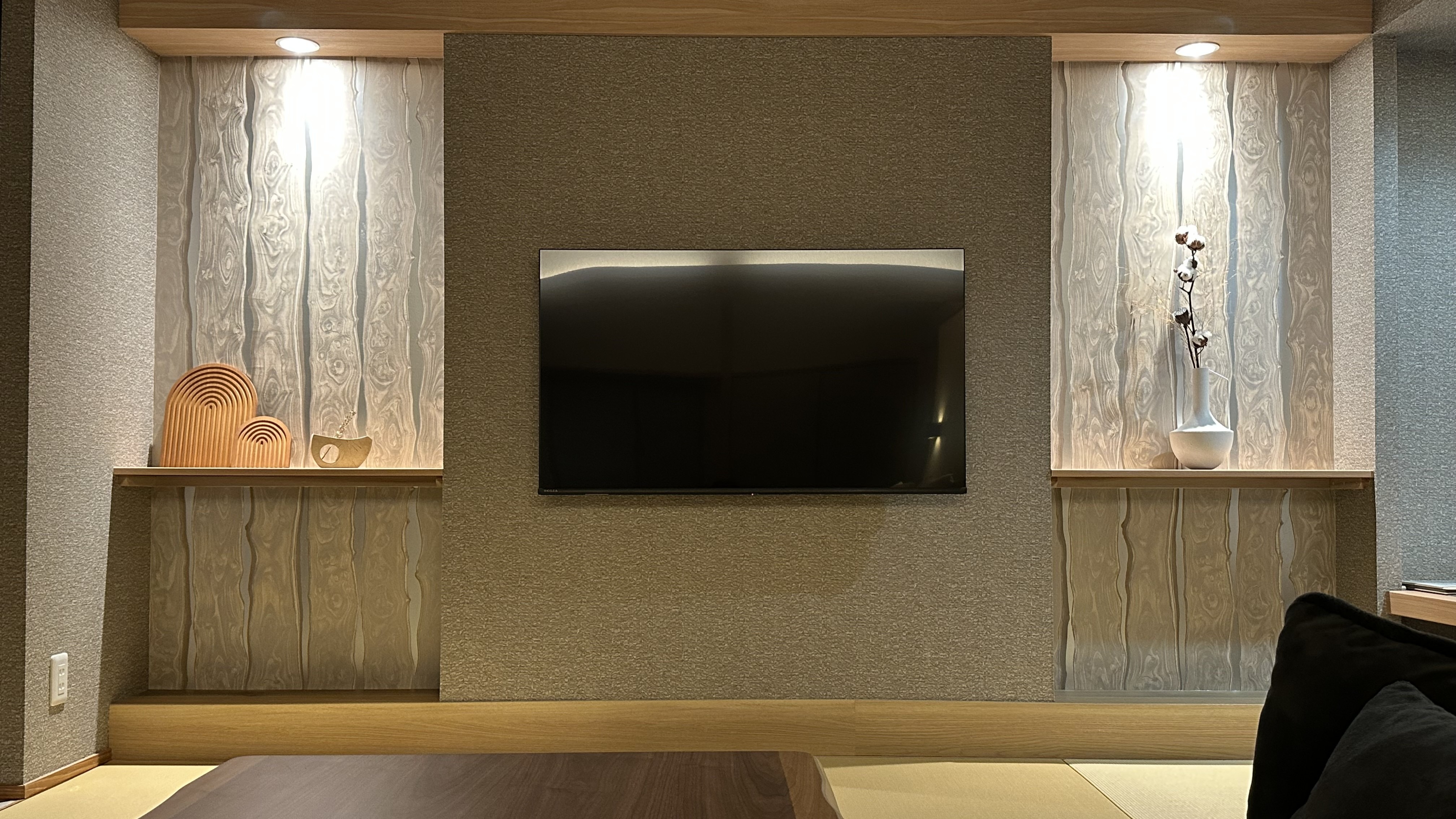 *【和洋室デラックス】50型大型テレビを備えた、落ち着きある畳リビング