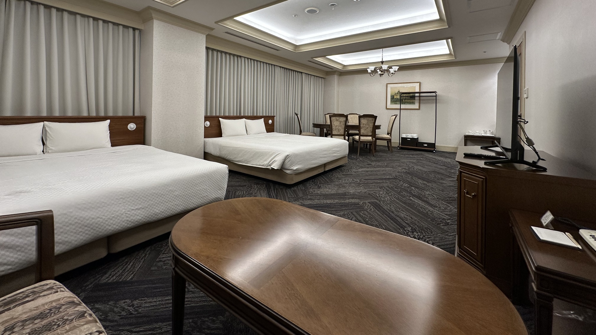 *【グランルーム】最大6名様までご宿泊いただける、2ベッドルームとダイニングのあるお部屋。