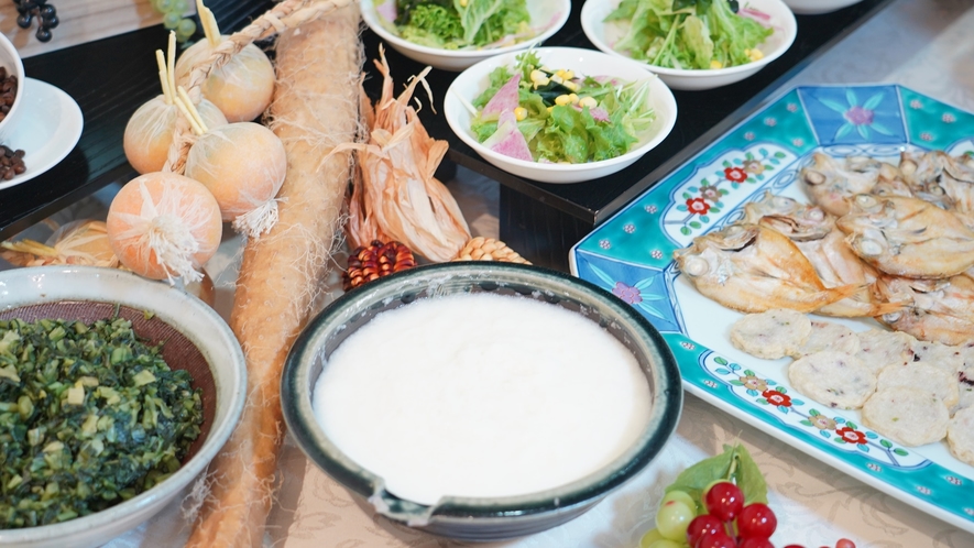 *【朝食一例】鳥取ご当地メニューや季節の食材を活かしたバイキング！