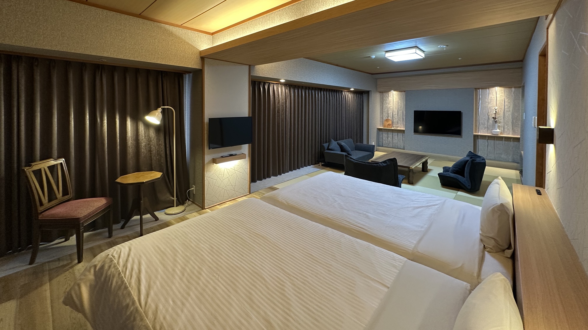 *【和洋室（デラックス）】ベッド2台と和布団4組までで最大6名までご利用可能です