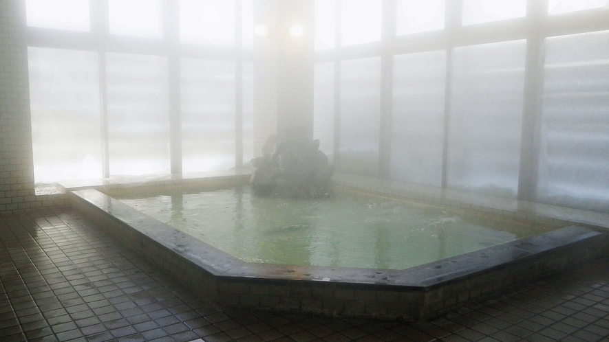 *男性大浴場／ヘルストン活性石温泉で疲れを癒せます。