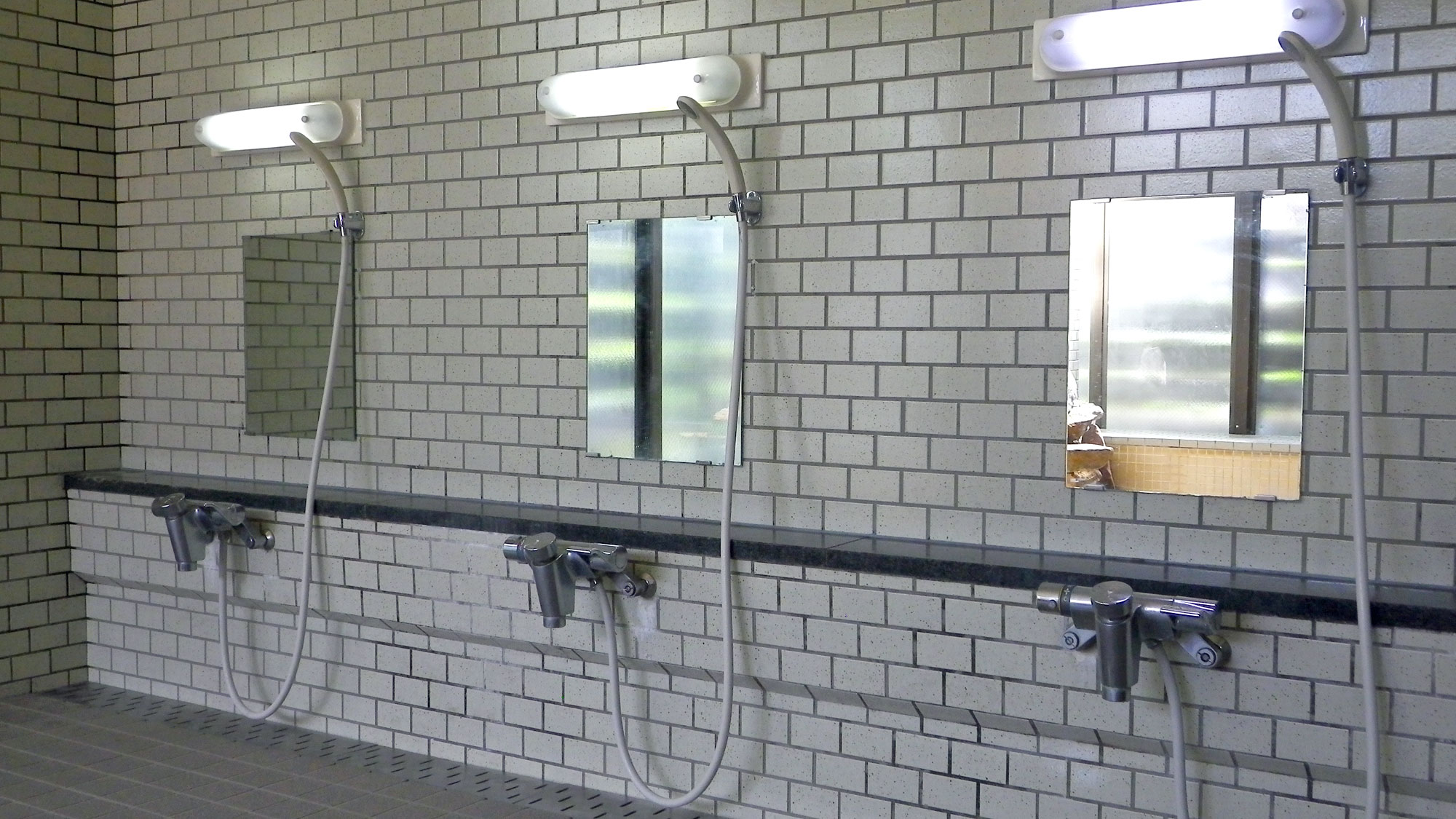 *【大浴場】ヘルストン活性石温泉の大浴場がございます。