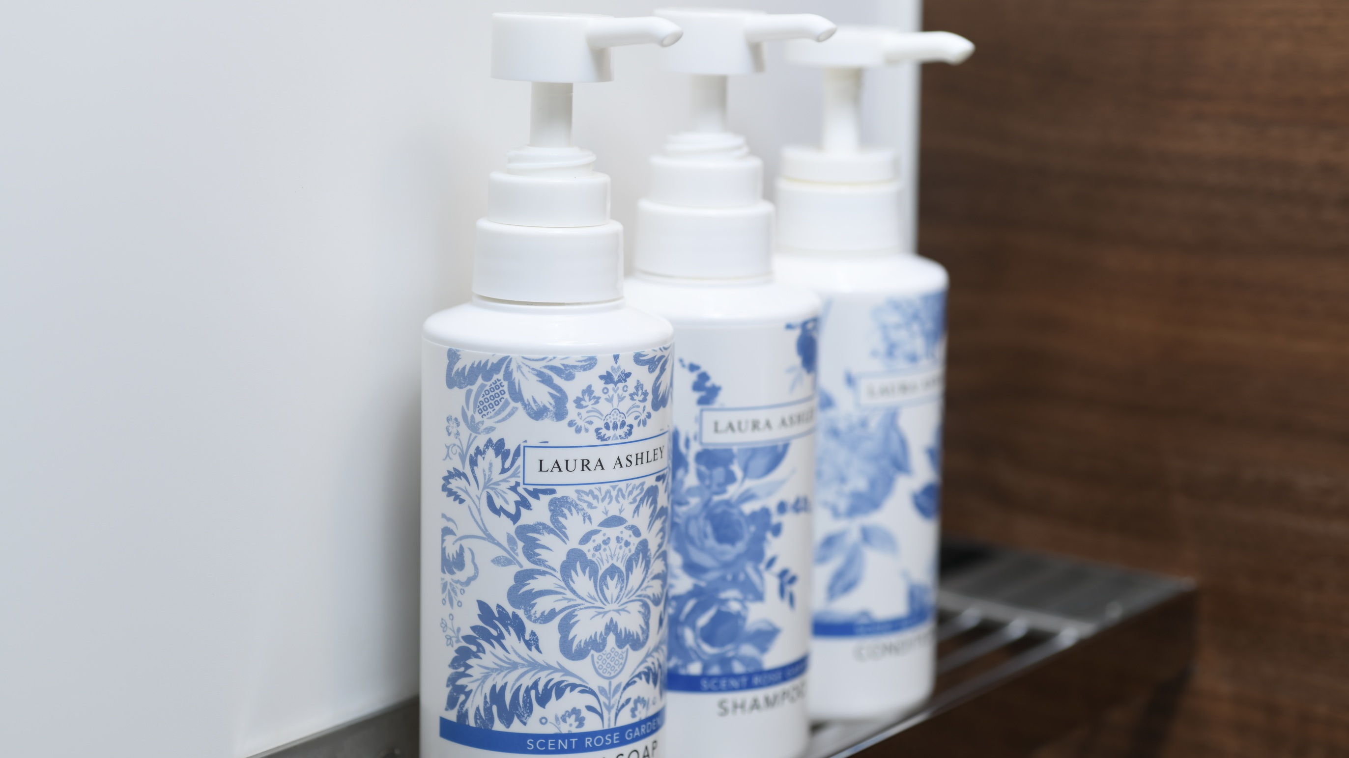 【シャンプー・コンディショナー・ボディーソープ】　イギリスのブランド「ローラアシュレイ」