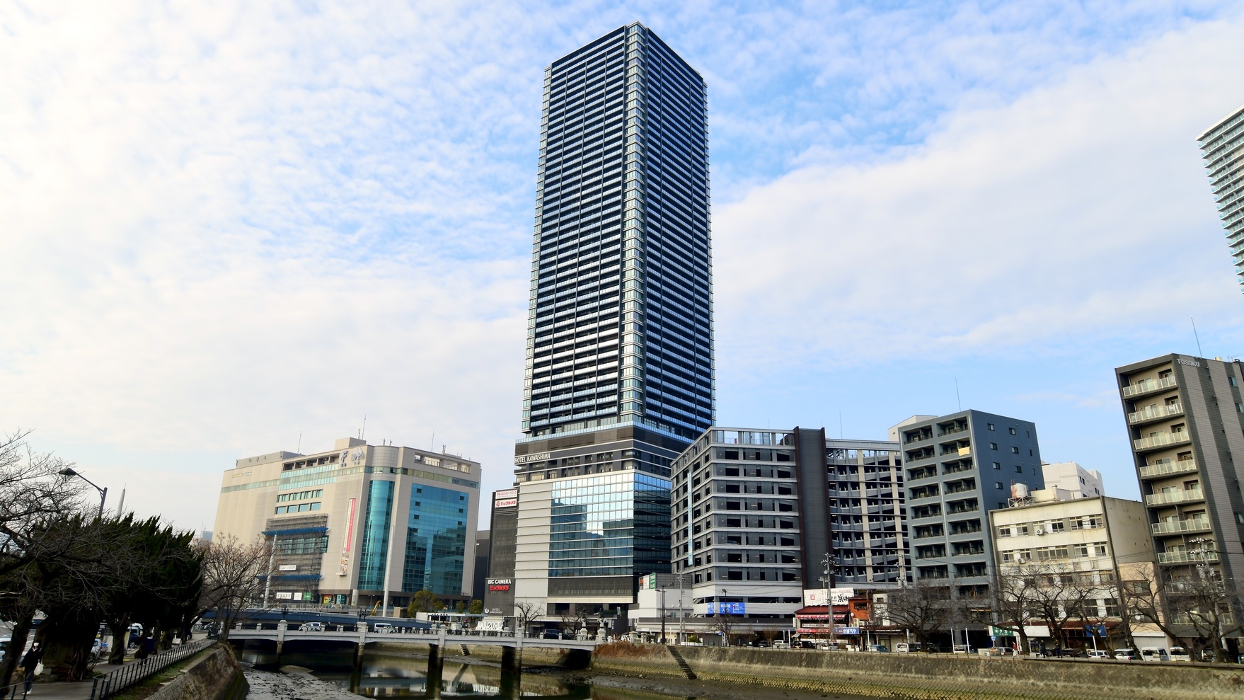 【素泊】★スーペリアデザイン ★YouTubeなど５５インチサイズの大画面TVでお楽しみください♪